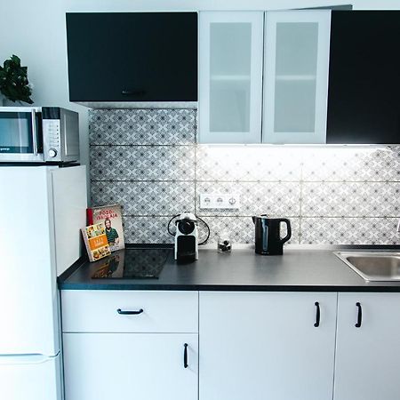Black & White Apartment With A Gift Soft Panda Budapest Ngoại thất bức ảnh