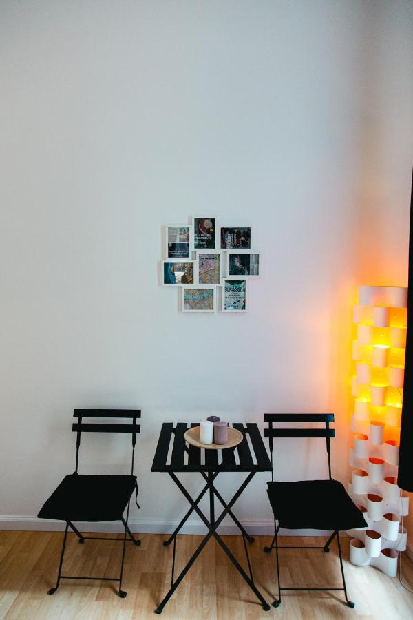 Black & White Apartment With A Gift Soft Panda Budapest Ngoại thất bức ảnh