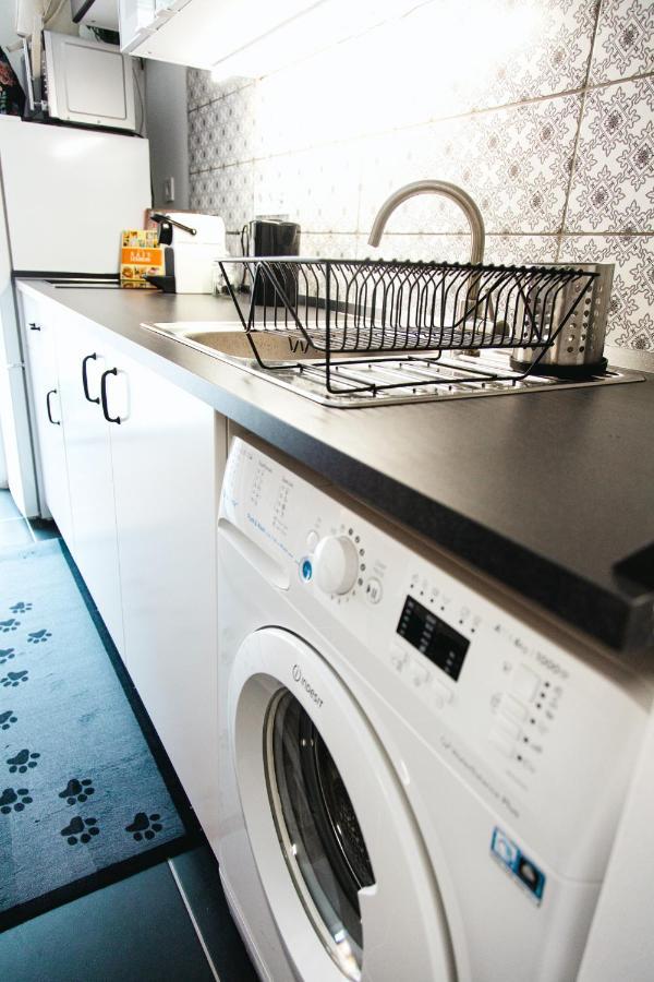 Black & White Apartment With A Gift Soft Panda Budapest Ngoại thất bức ảnh