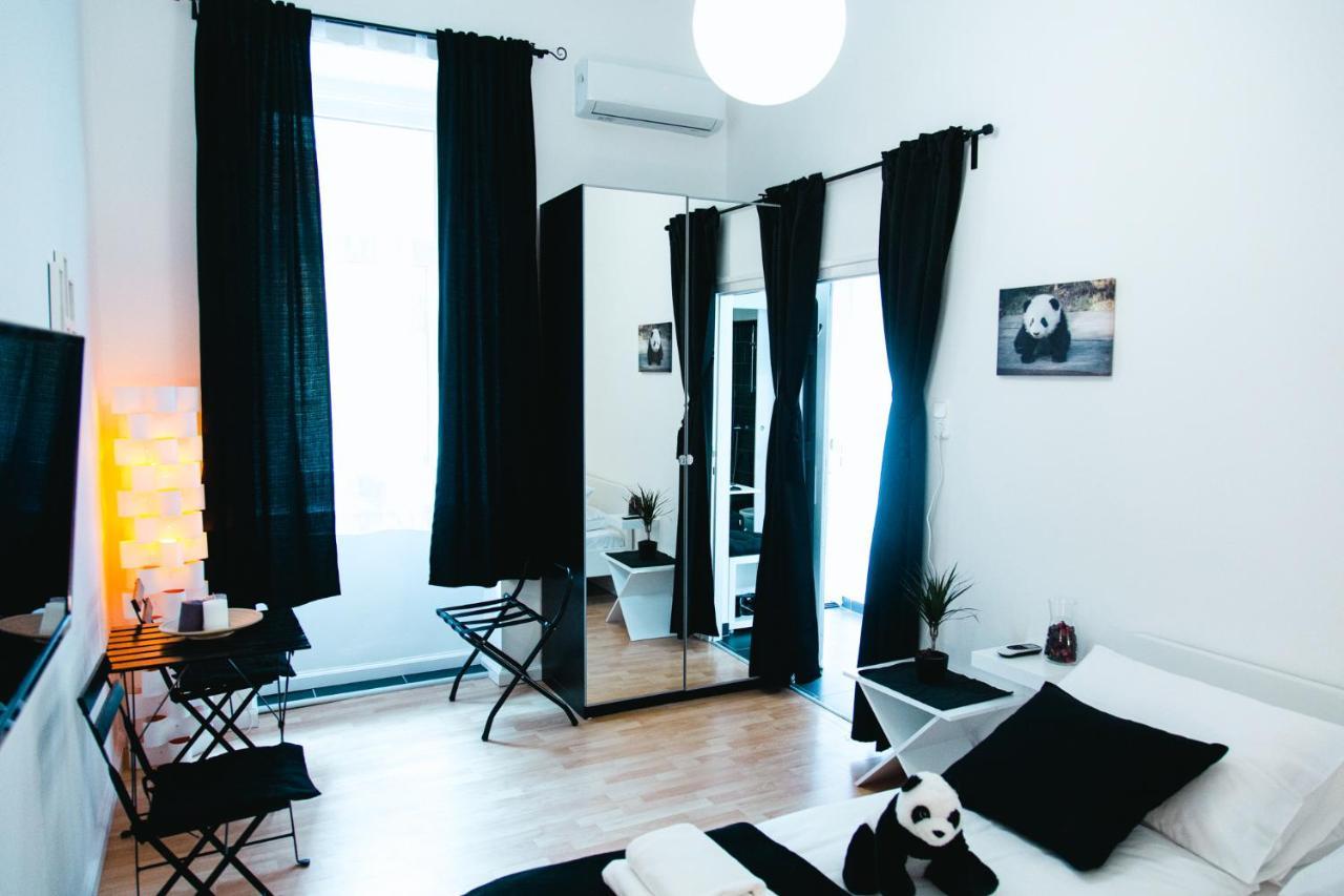 Black & White Apartment With A Gift Soft Panda Budapest Ngoại thất bức ảnh